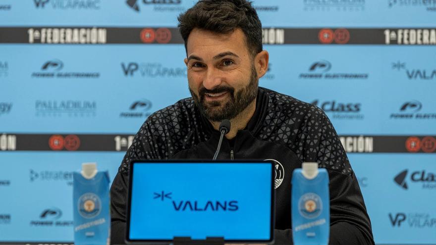 Romo, entrenador de la UD Ibiza: &quot;El objetivo es certificar el play-off y quedar lo más arriba posible&quot;