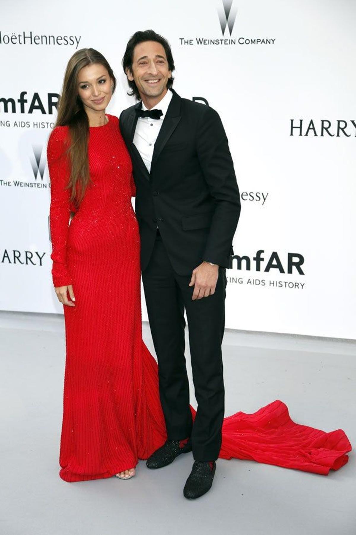 Lara Lieto y Adrien Brody en la gala amFAR de Cannes 2015
