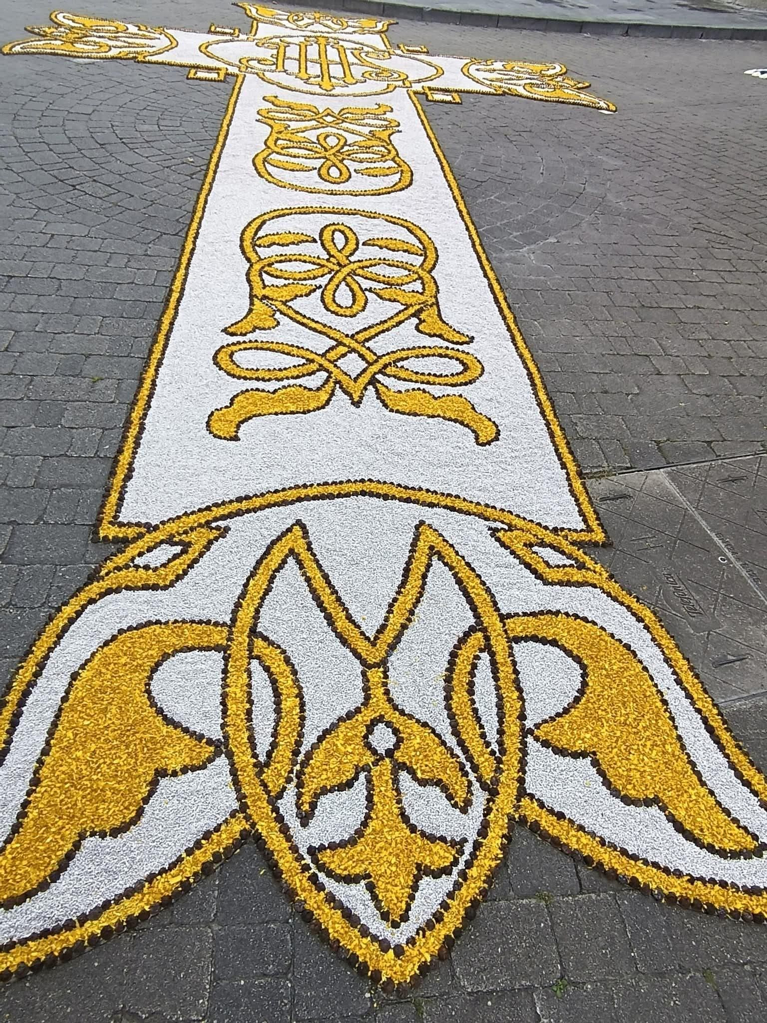 Castropol se llena de color con sus alfombras florales