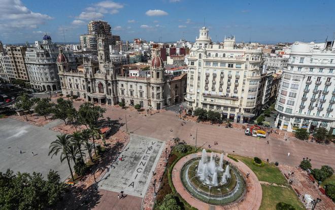 Así luce ya la plaza del Ayuntamiento tras la peatonalizacion