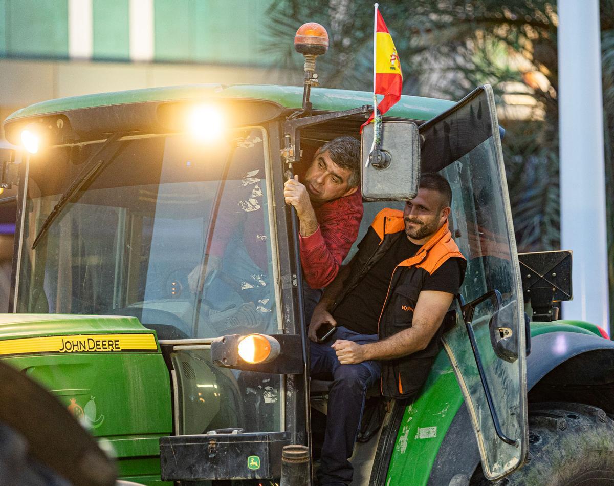 Tractorada en Crevillent y Elche