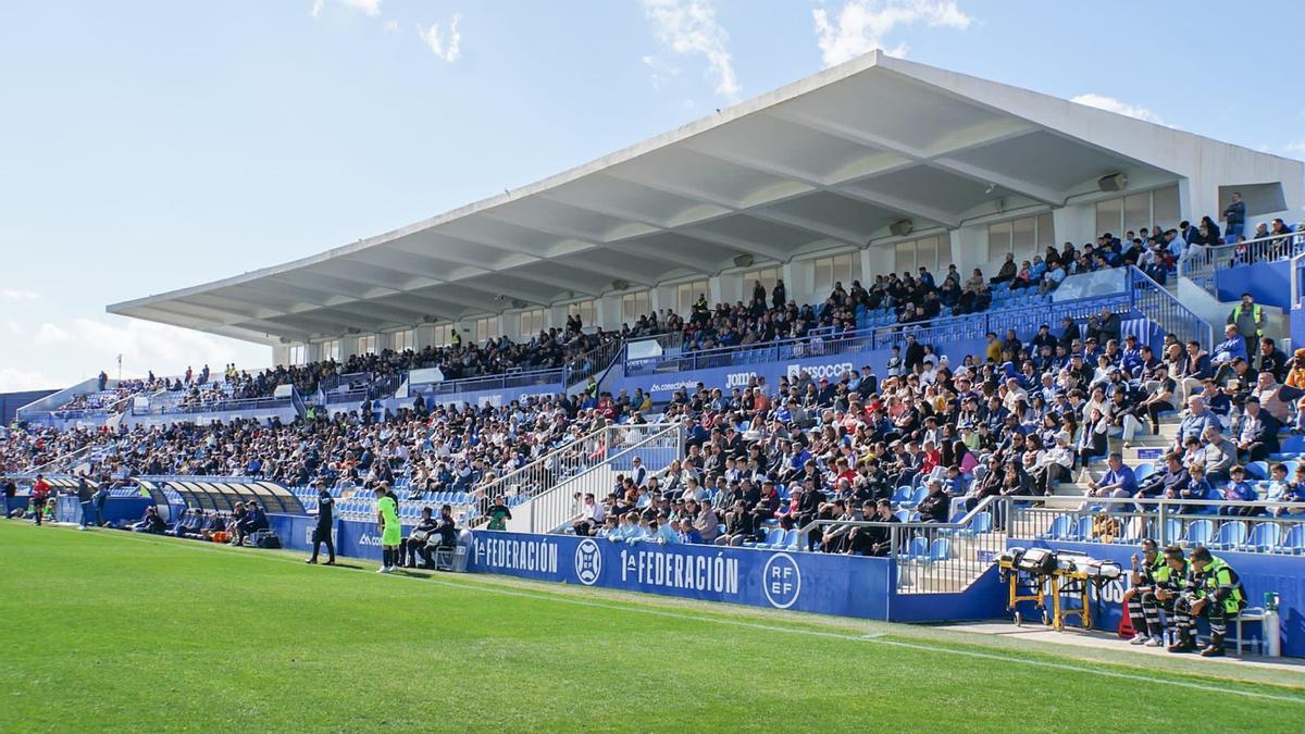 Las gradas del Estadi Balear presentaron una de las mejores entradas del curso.