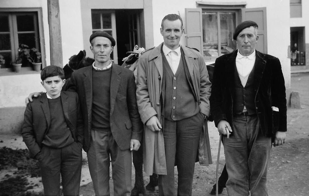 El Muséu del Pueblu d'Asturies publica el legado fotográfico de Julio Fernández Lamuño