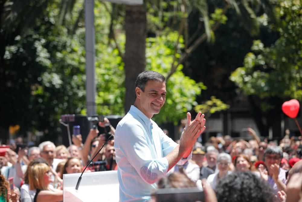 Sánchez pide en Palma el voto masivo al PSOE para que "el avance del 28A sea rotundo"