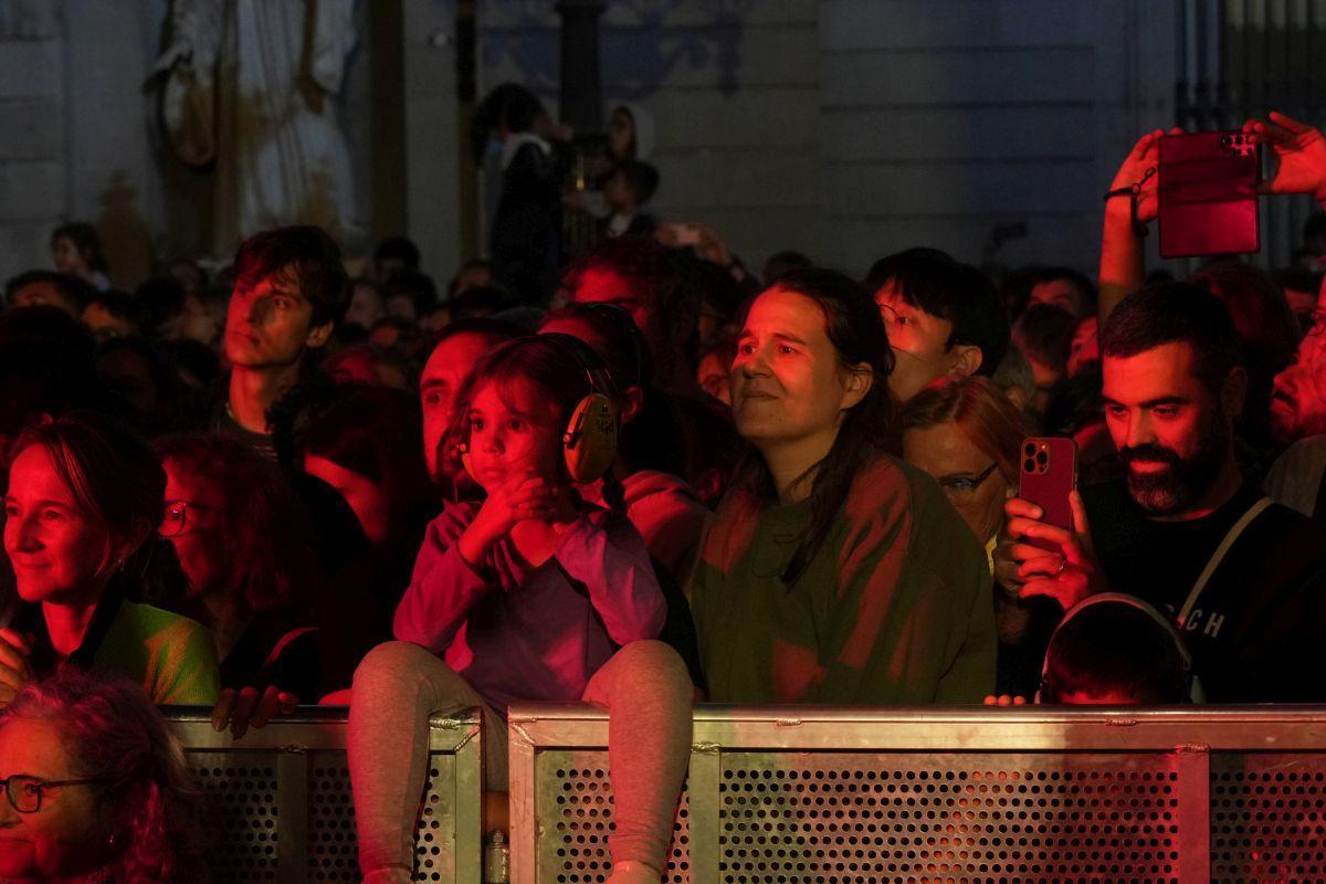 Toc d’inici de la Mercè 2025, gigantes y bestias en la plaza Sant Jaume de Barcelona