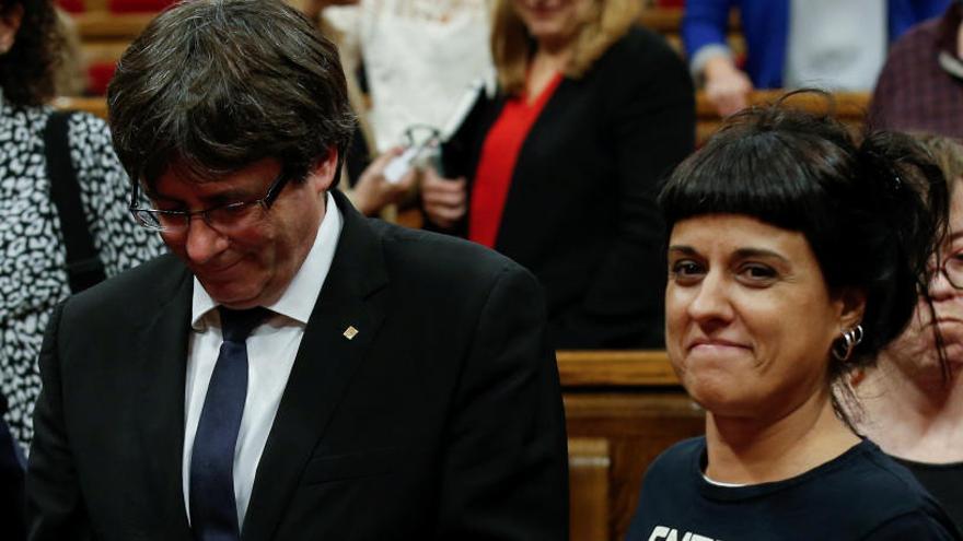 Anna Gabriel, junto a Puigdemont.