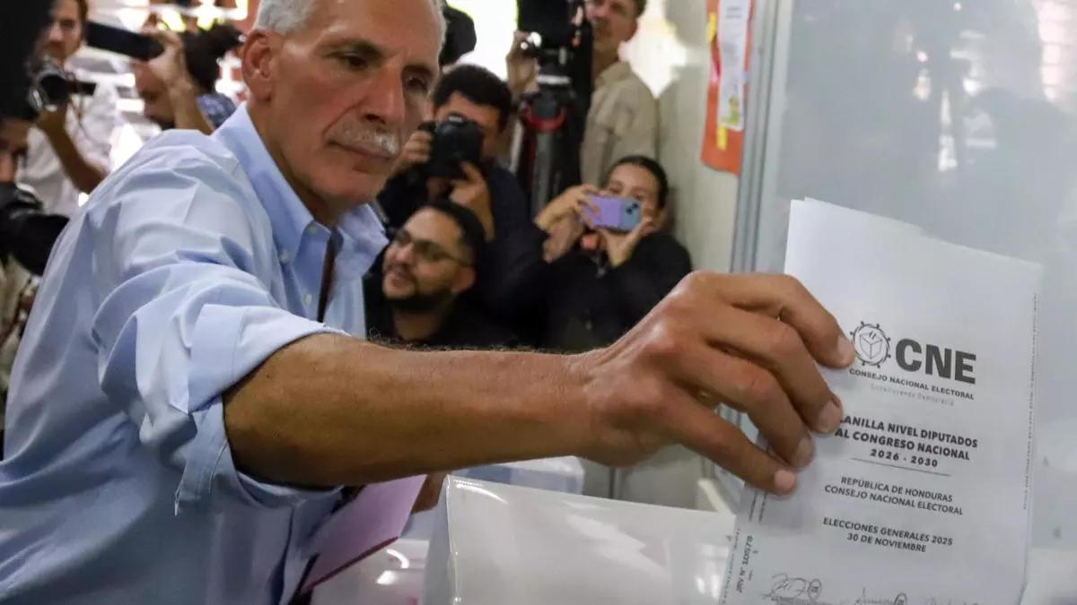 Elecciones en Honduras: Asfura, el candidato de Trump, lidera el recuento de los votos