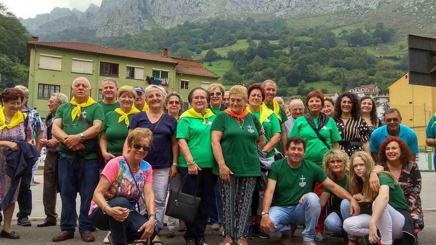 Poreñu estrecha lazos con La Foz de Morcín