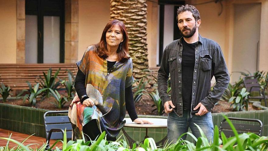 Maria del Mar Bonet i Borja Penalba posen música a Fuster