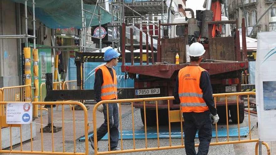 Trabajadores de una constructora en una obra.