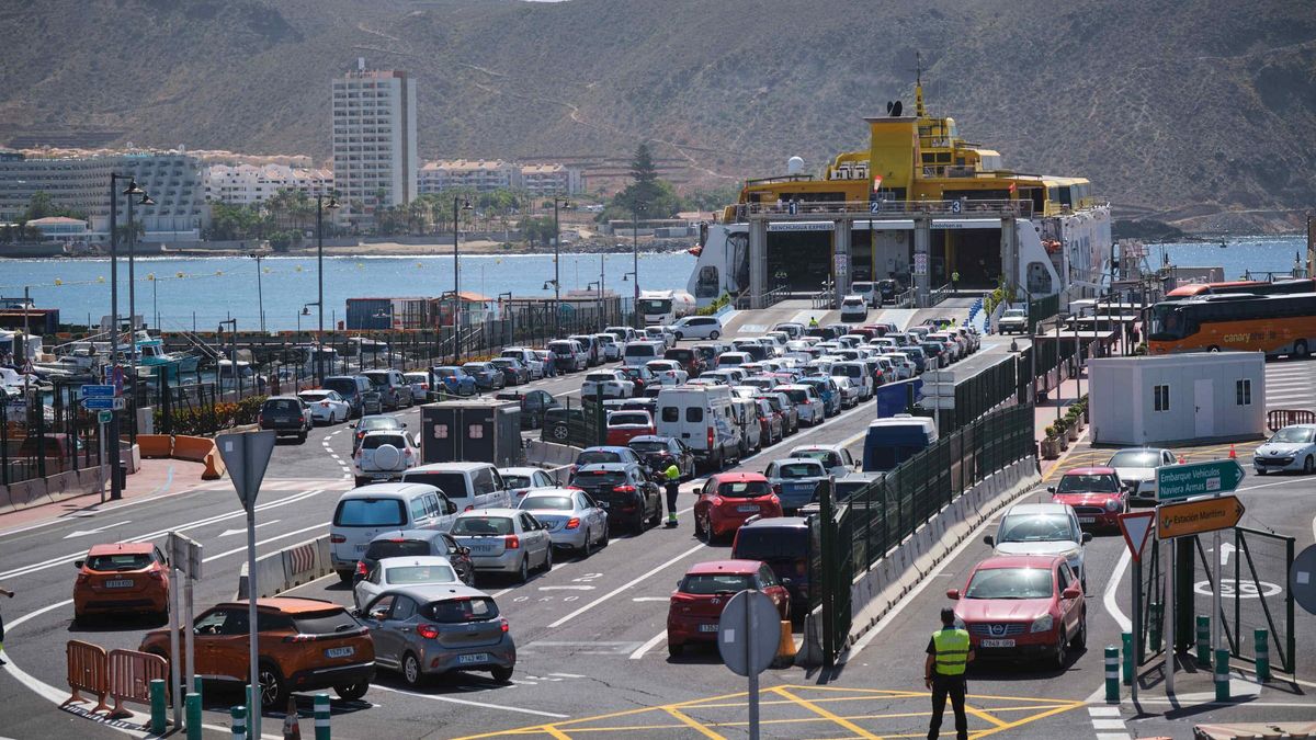 Embarque en un ferry de Fred.Olsen en el Puerto de Los Cristianos.