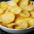 La Unión Europea retirará las patatas con sabor a jamón: el motivo y la fecha exacta