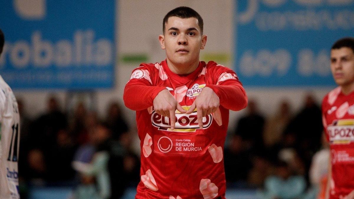 Miguel Palacio celebra una jugada.