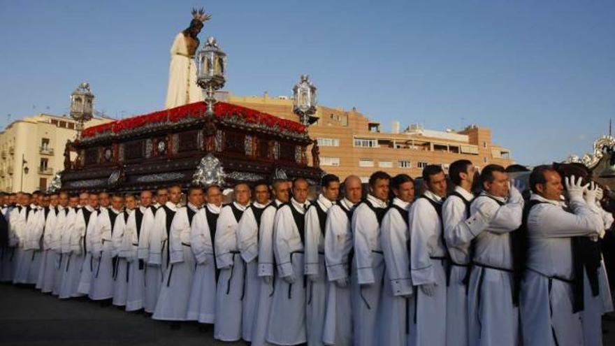 El cielo se despejó para dejar paso al Cristo de la Humillación.