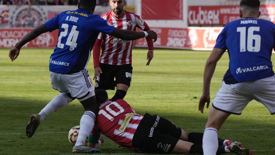 La mala suerte se ceba con el Zamora CF ante la Ponferradina