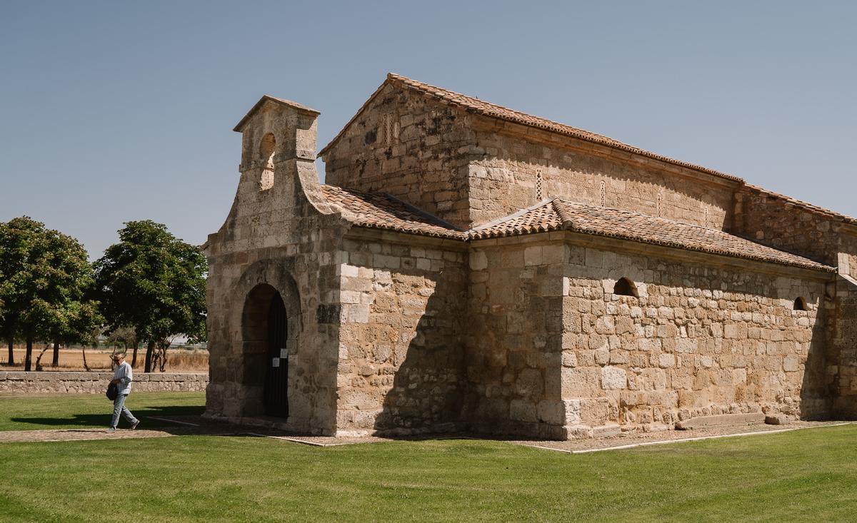 Exterior de la Basílica de San Juan de Baños de Cerrato, en Palencia, la más antigua de España.