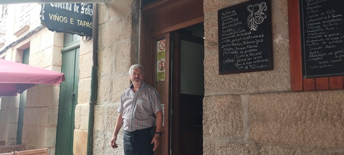 Félix regenta uno de los establecimientos que más visitantes reciben. Opina que quienes no se comportan son los menos.