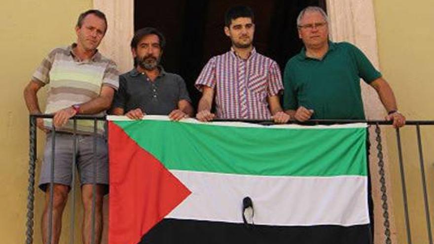 El Ayuntamiento de Altafulla cuelga la bandera palestina en el balcón