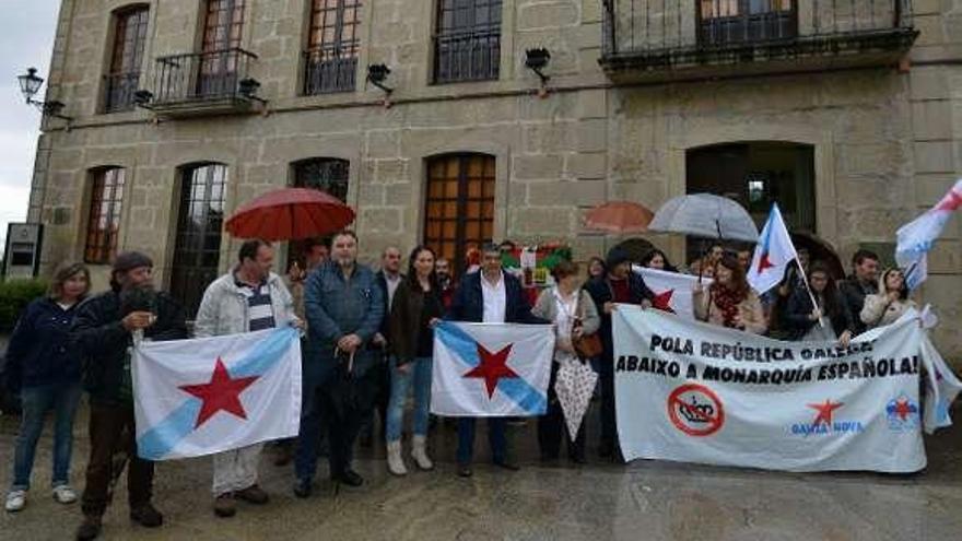 Concentración del BNG en Poio por una república gallega.