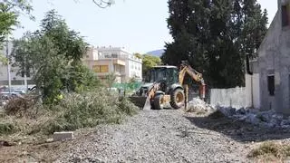 Empiezan las demoliciones previas al soterramiento de las vías en Lorca
