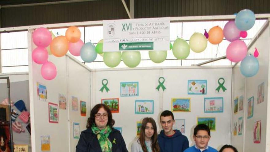 Un grupo de alumnos en la reivindicación por la escuela rural.