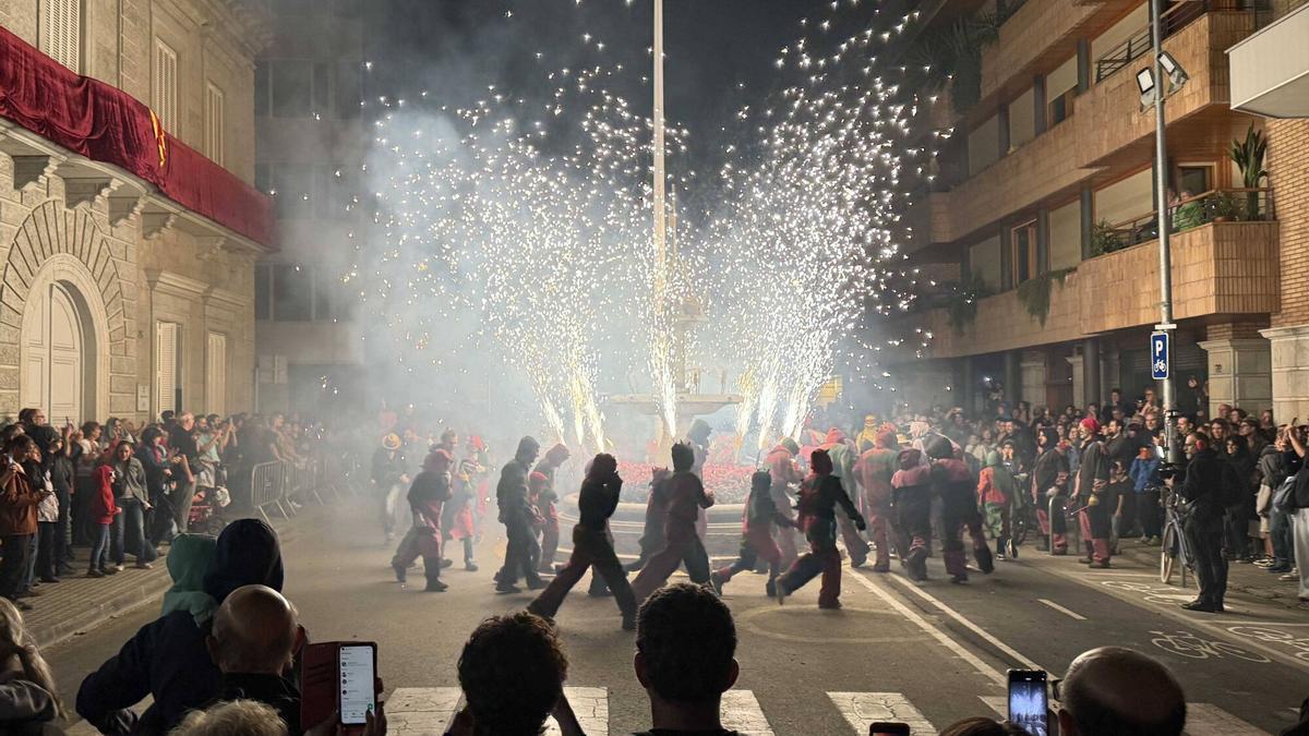 Amb la sortida del Drac, els gegants i els capgrossos, es dona el tret d’inici de les Festes de Sant Martirià de Banyoles. Pere Duran / Nord Media