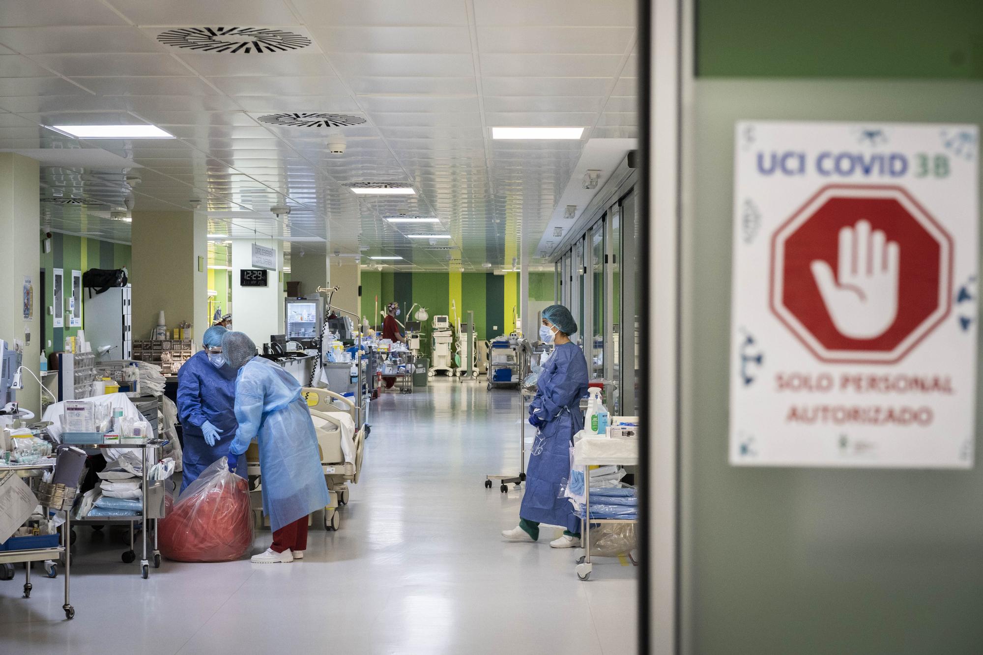 Levante-EMV entra en la sala covid del Hospital General de València: la lucha frente al coronavirus de cerca