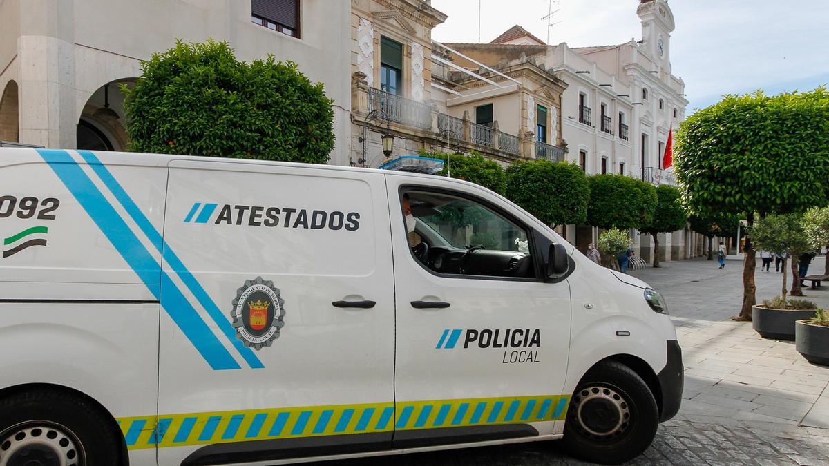 Vehículo de atestados de la Policía Local de Mérida.