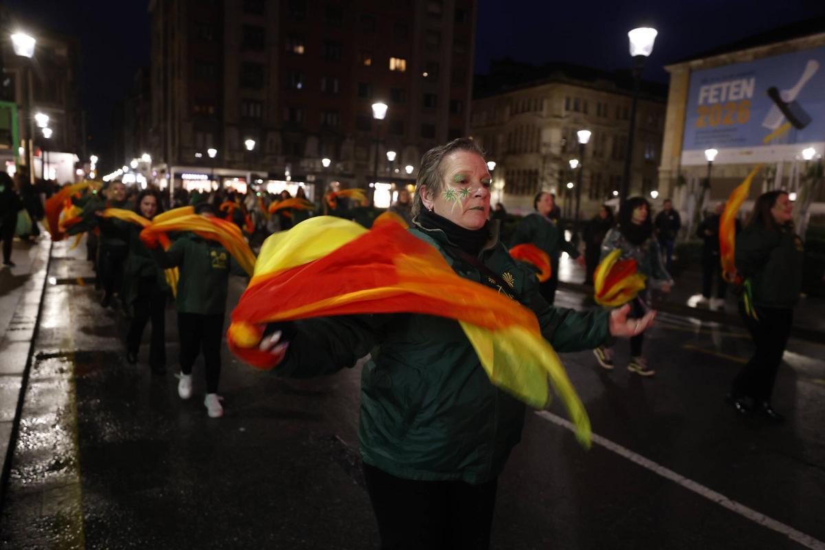 El pasacalles para abrir el Carnaval de Gijón, en imágenes