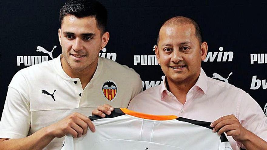 Maxi Gómez en su presentación.