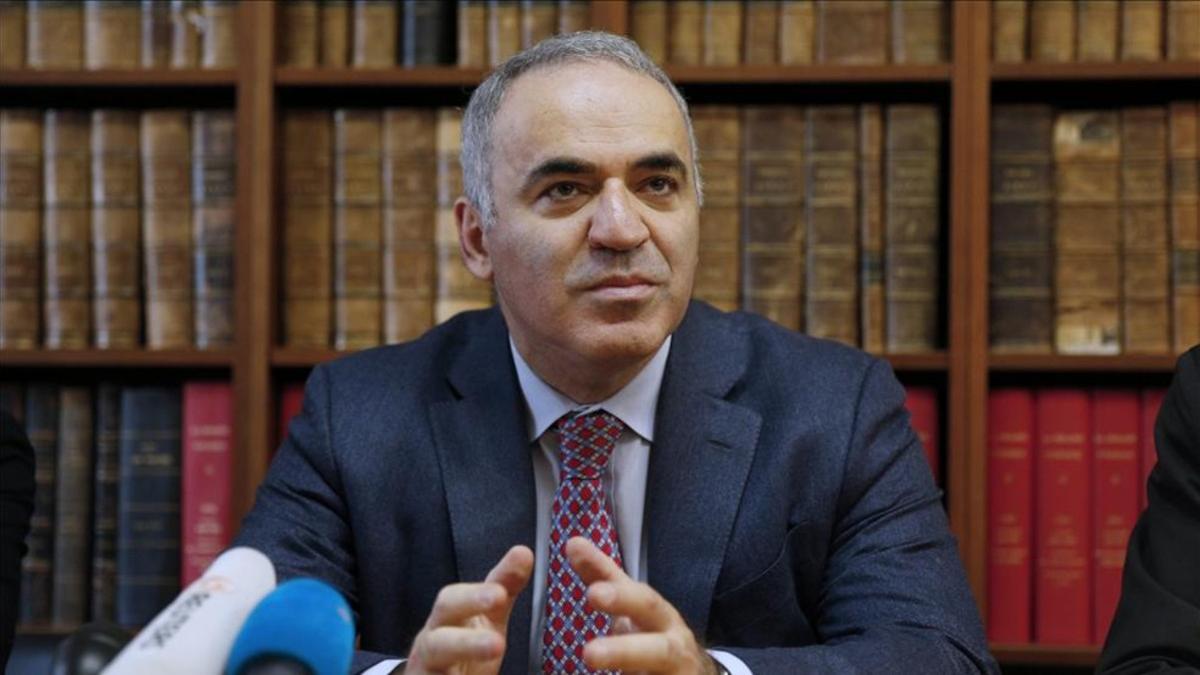 Kasparov, crítico con la violencia del gobierno Rajoy