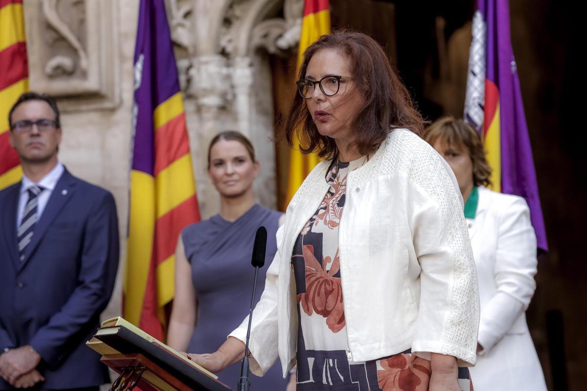 La consellera balear de Salud, Manuela García, en la toma de posesión del nuevo Govern balear.