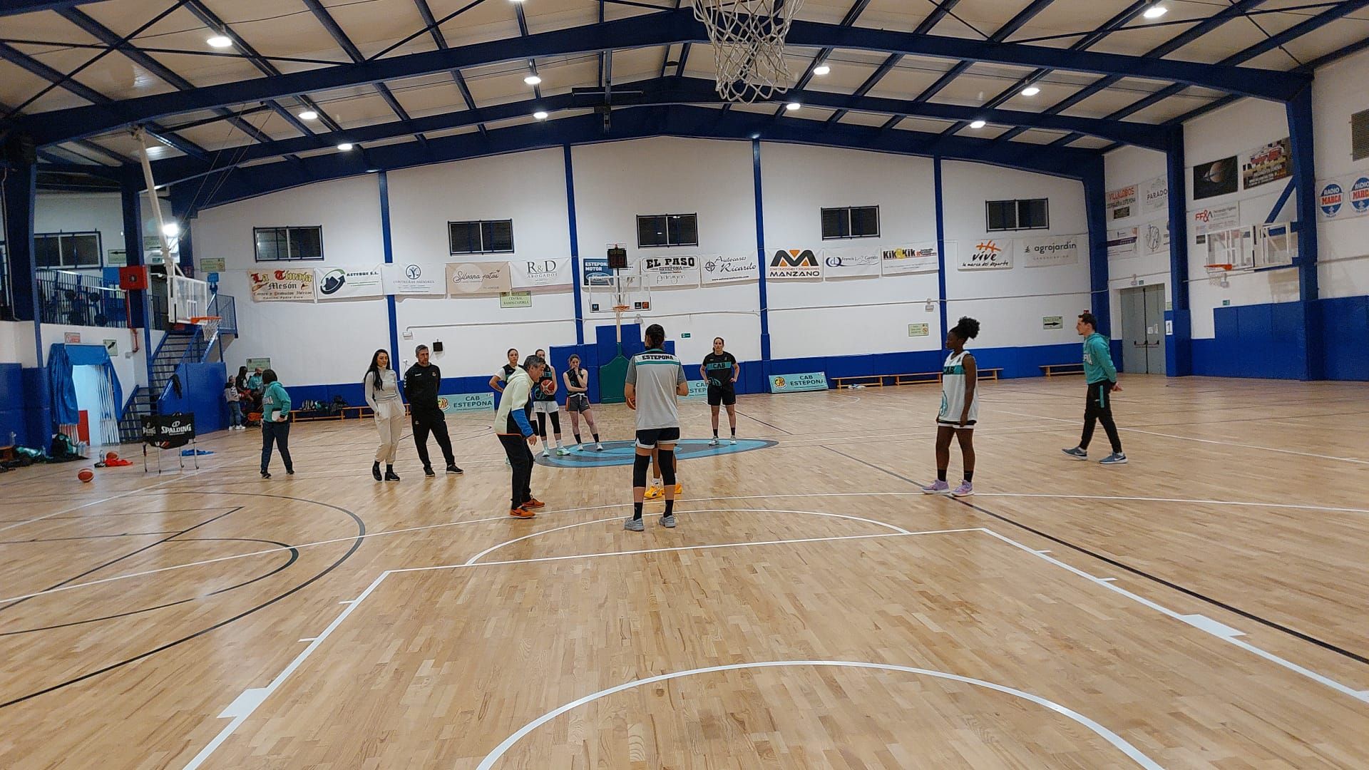 Primer entrenamiento de Francis Tomé al frente del CAB Estepona