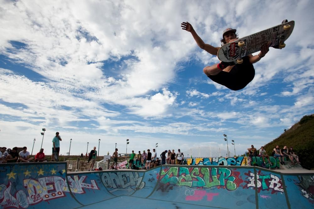 Primer día de festival de la mano del "Tsunami Xixón"