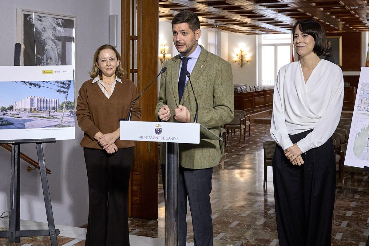 Eloísa del Pino, José Manuel Prieto y Diana Morant en Gandia.