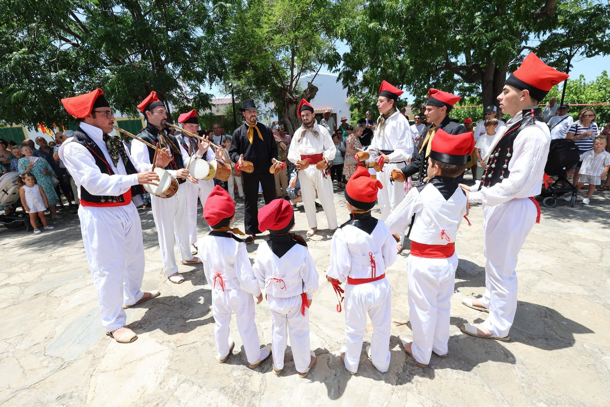 Mira aquí todas las fotos del día grande de las fiestas de Sant Joan