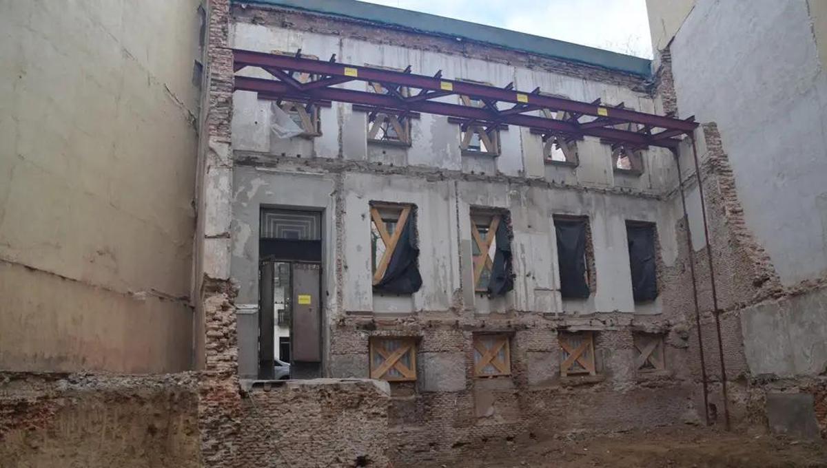 Imagen del interior del edificio tras su demolición integral, que conservó las fachadas