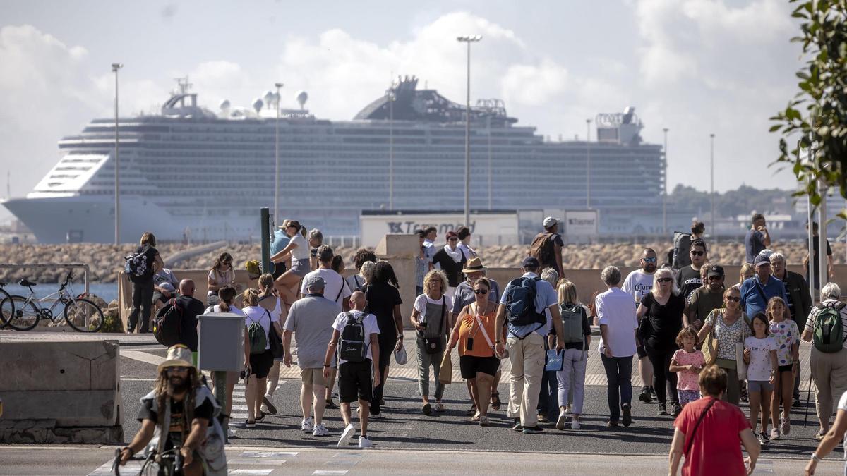 En 2024 llegaron a los puertos de Baleares 2,4 millones de cruceristas y 774 buques.