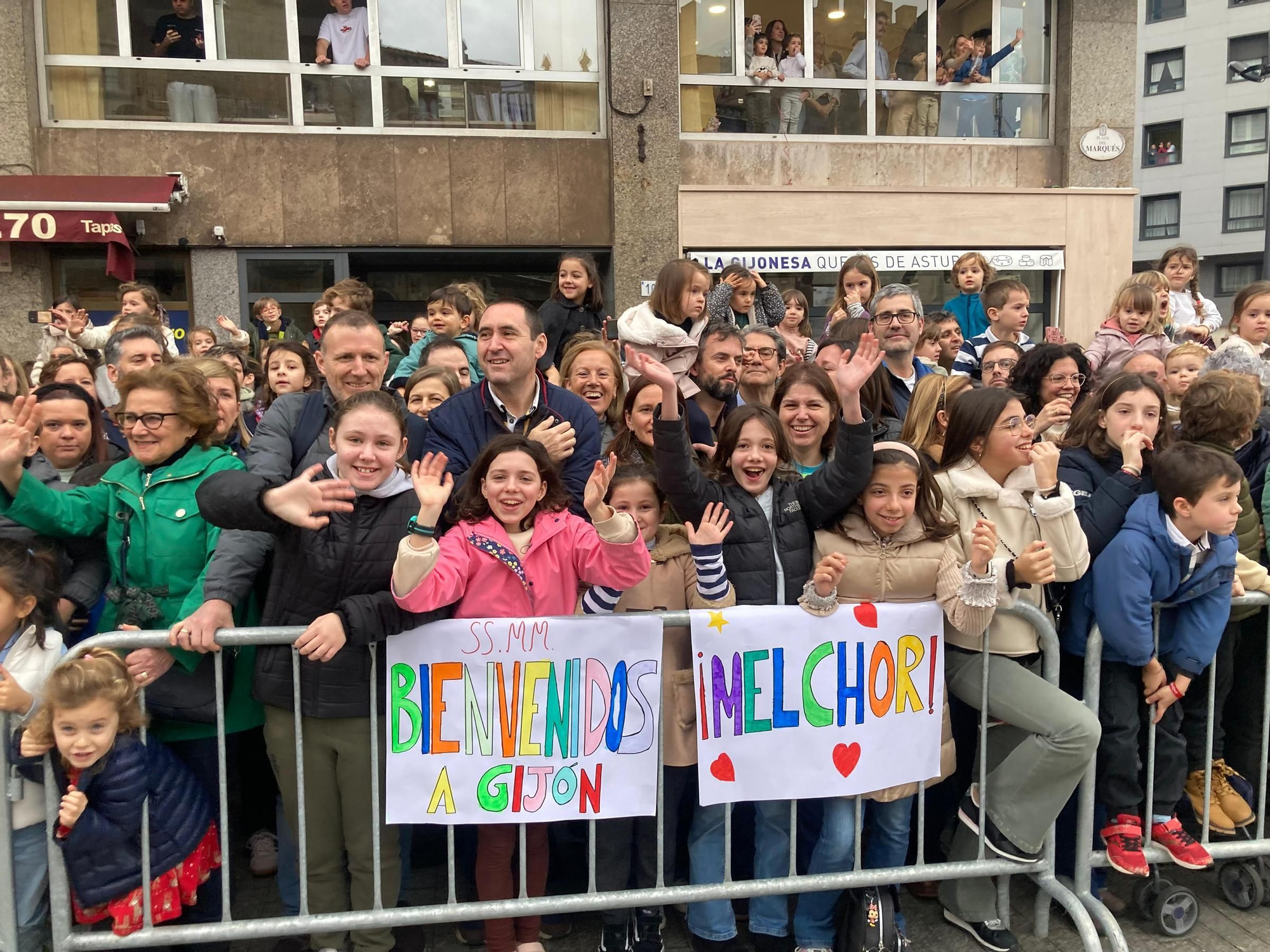En imágenes: Los Reyes Magos desembarcan en Gijón