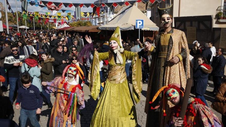 Las fiestas populares abarcan 183 días del calendario local