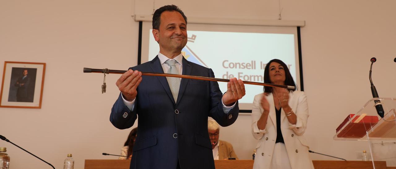 Llorenç Córdoba el día de su toma de posesión como alcalde presidente del Consell de Formentera.