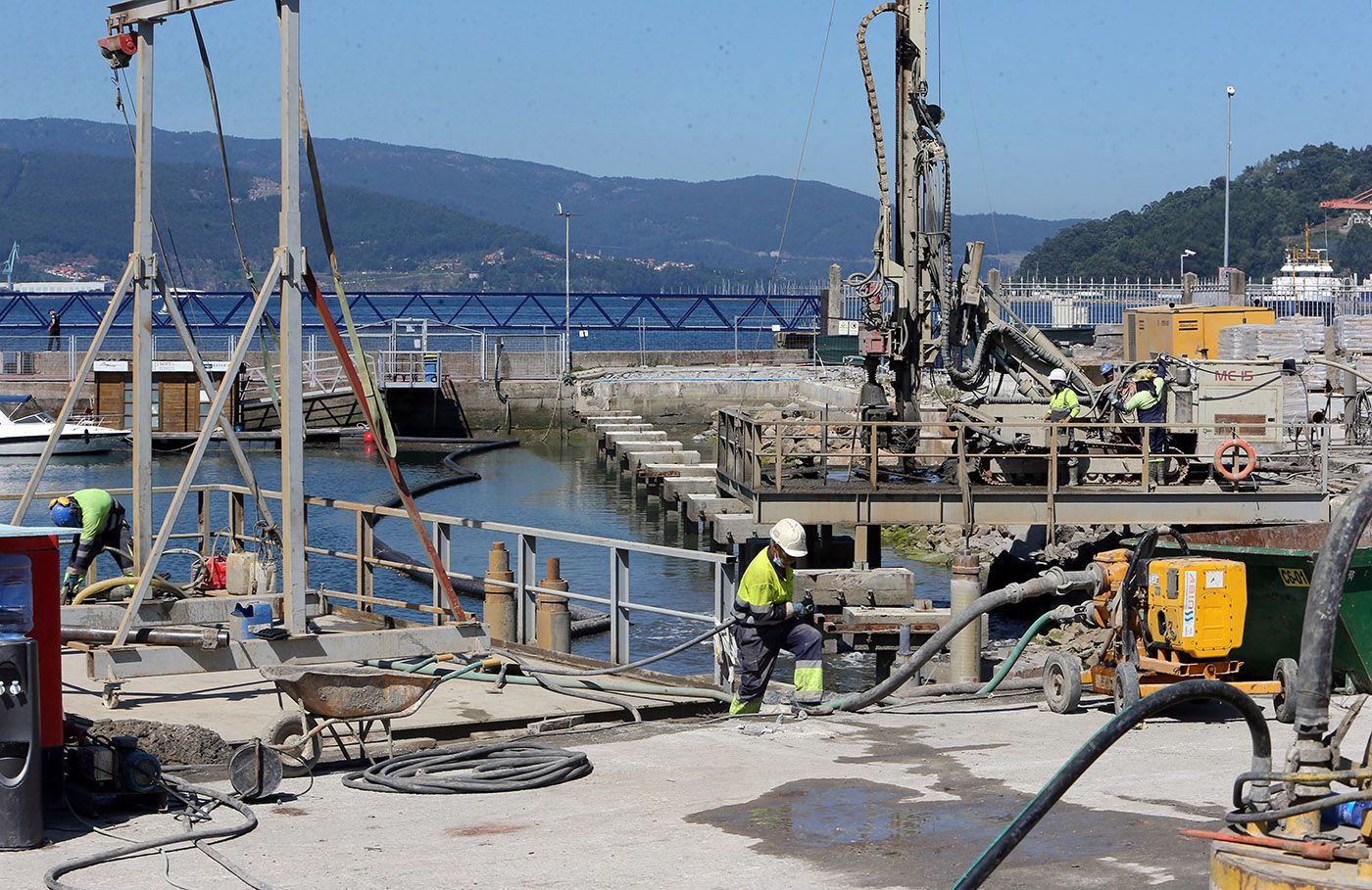 El paseo de As Avenidas sigue todavía en obras sin que se haya recuperado su uso tras el derrumbe en pleno concierto de O Marisquiño