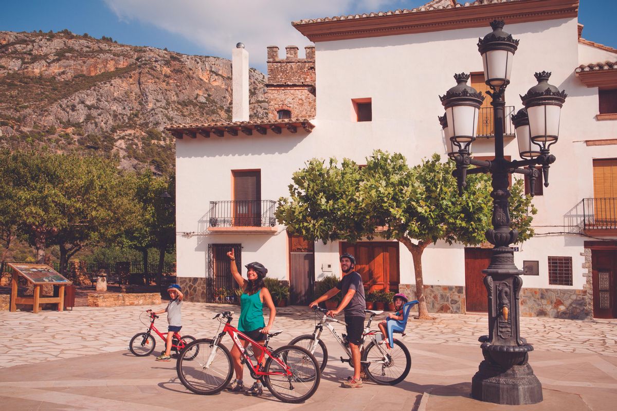 Las familias apuestan cada vez más por el cicloturismo para poder visitar los municipios de la provincia.