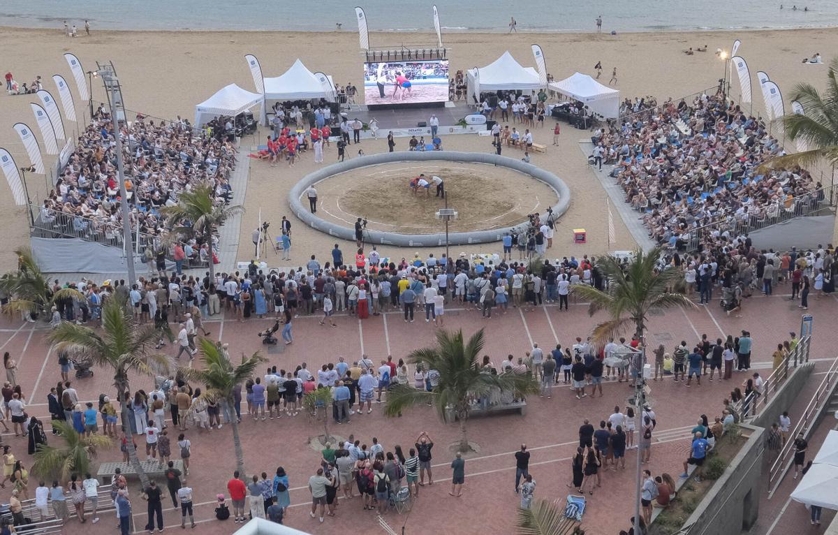 Lucha Canaria y Coreana en Las Canteras