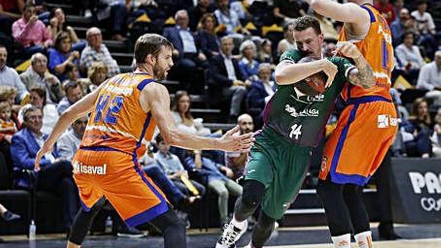 L&#039;Unicaja obté una victòria clara davant un trist València