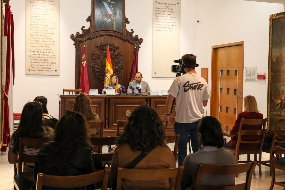 Rosa Medina y Juan Pedro Vera durante la presentación.