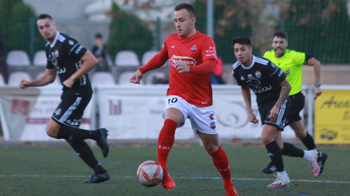 Juanín defenderá una temporada más los colores del Club Deportivo Estradense.