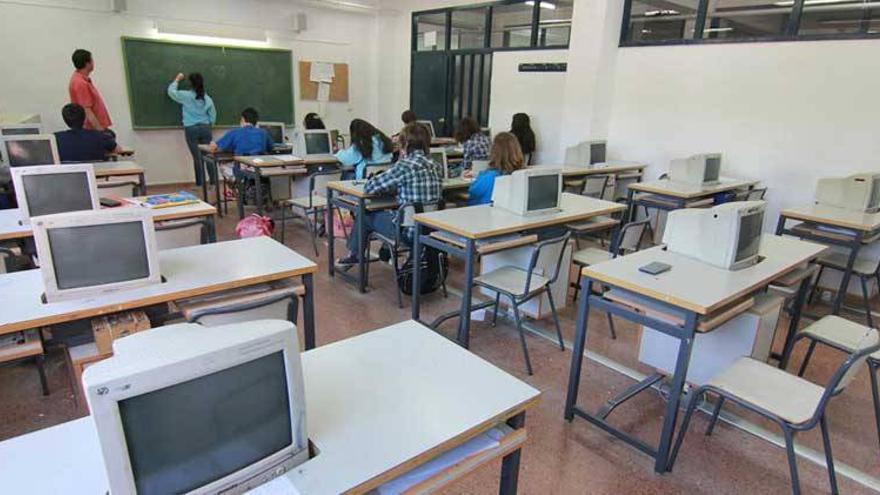 Un colectivo advierte que la ley de educación estatal (Lomce) es incompatible con la extremeña