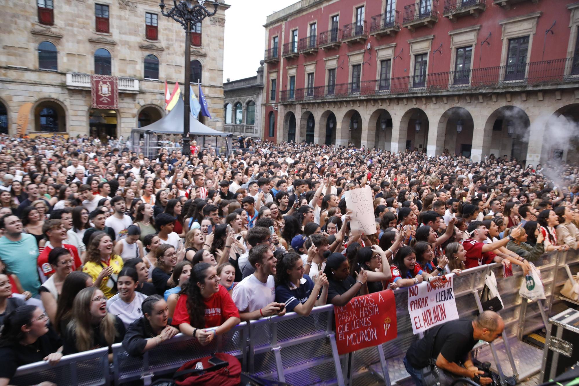 Concierto de Enol en la Plaza Mayor de Gijón