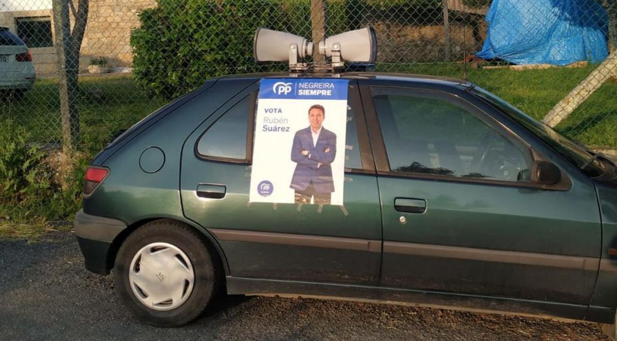 Coche de campaña del Partido Popular en Negreira /cedida